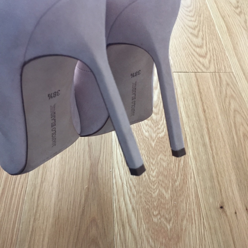 Manolo Blahnik Suede BB 105 Light Pink Pumps - Picture 3 of 10